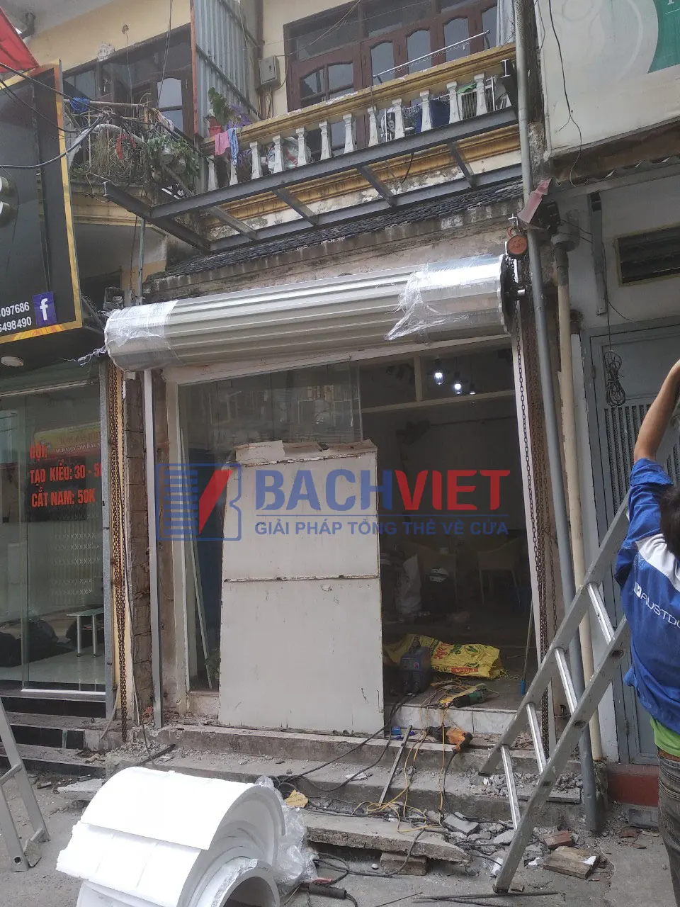 lắp đặt cửa cuốn austdoor cho khách hàng