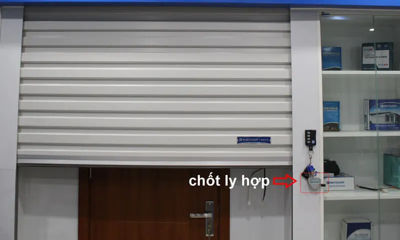 cách mở cửa cuốn từ bên ngoài khi mất điện