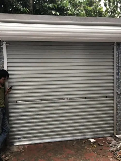 lắp đặt cửa tấm liền - Bách Việt