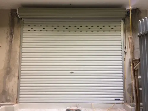 Lắp đặt cửa cuốn tại phố vọng