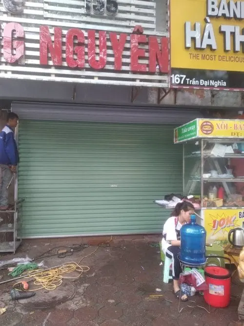 Lắp đặt hoàn thiện bộ cửa cuốn tấm liền