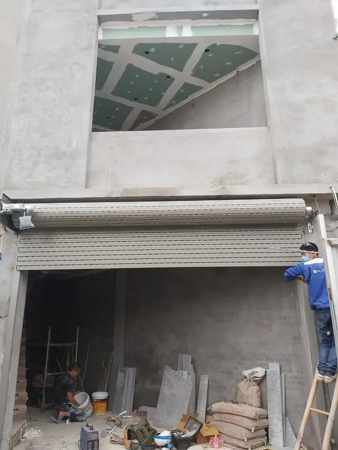 Lắp đặt cửa cuốn khe thoáng Austdoor S52i