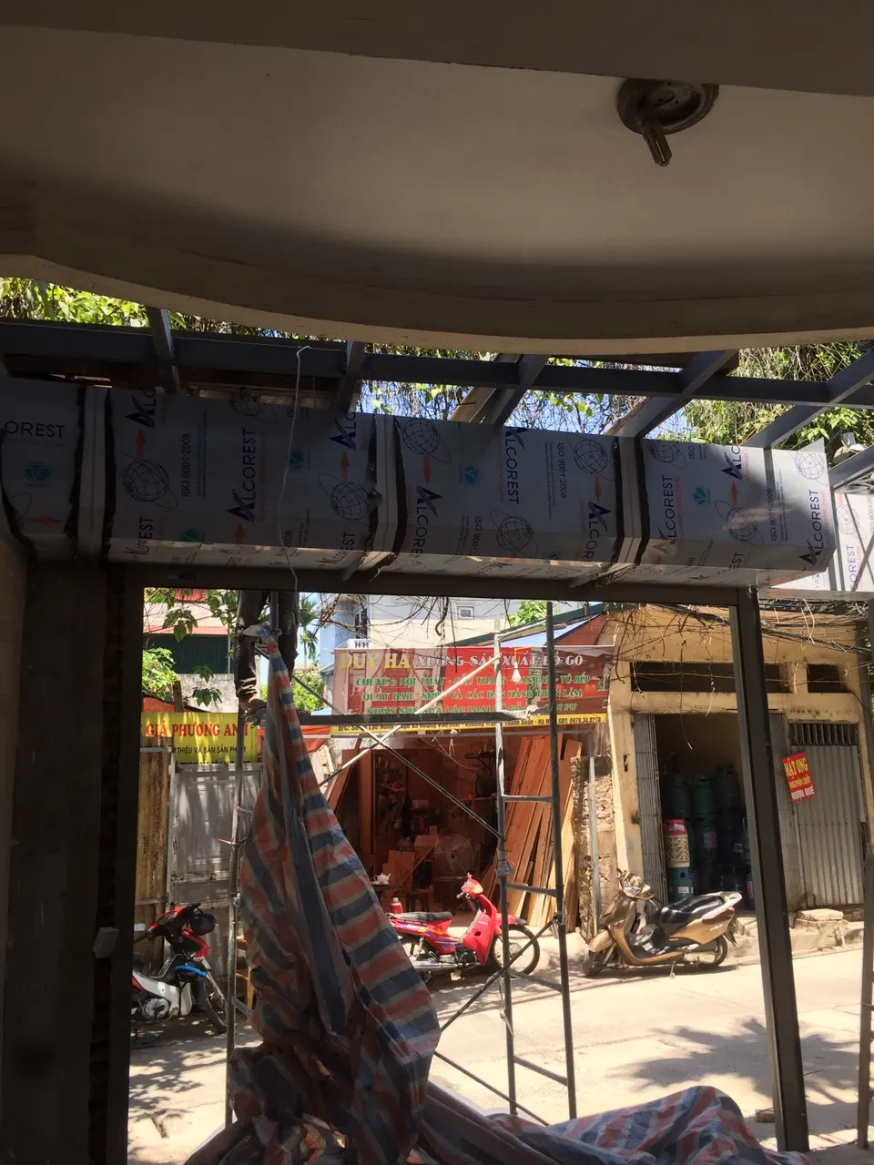 Cửa cuốn siêu thoáng austdoor c70 có alu