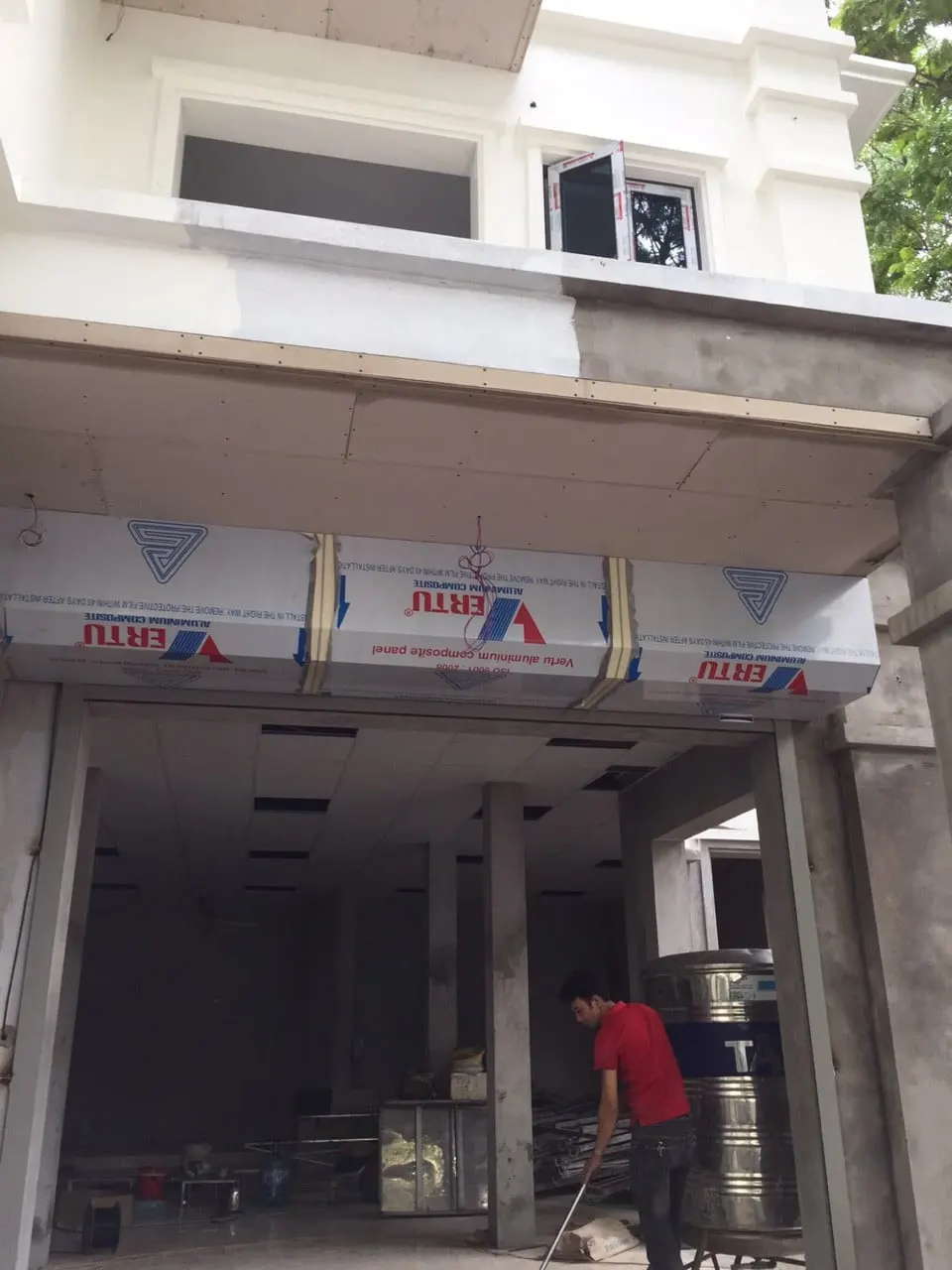 Hộp che cửa cuốn Alu lắp bên ngoài 4 mặt màu trắng