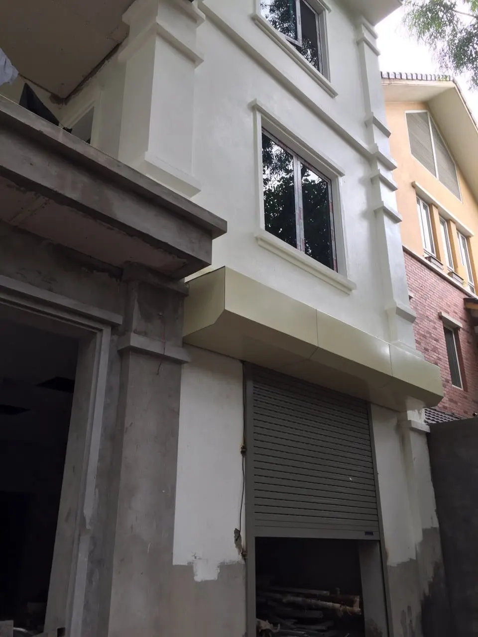 Hộp che cửa cuốn Alu lắp đặt nhà dân 