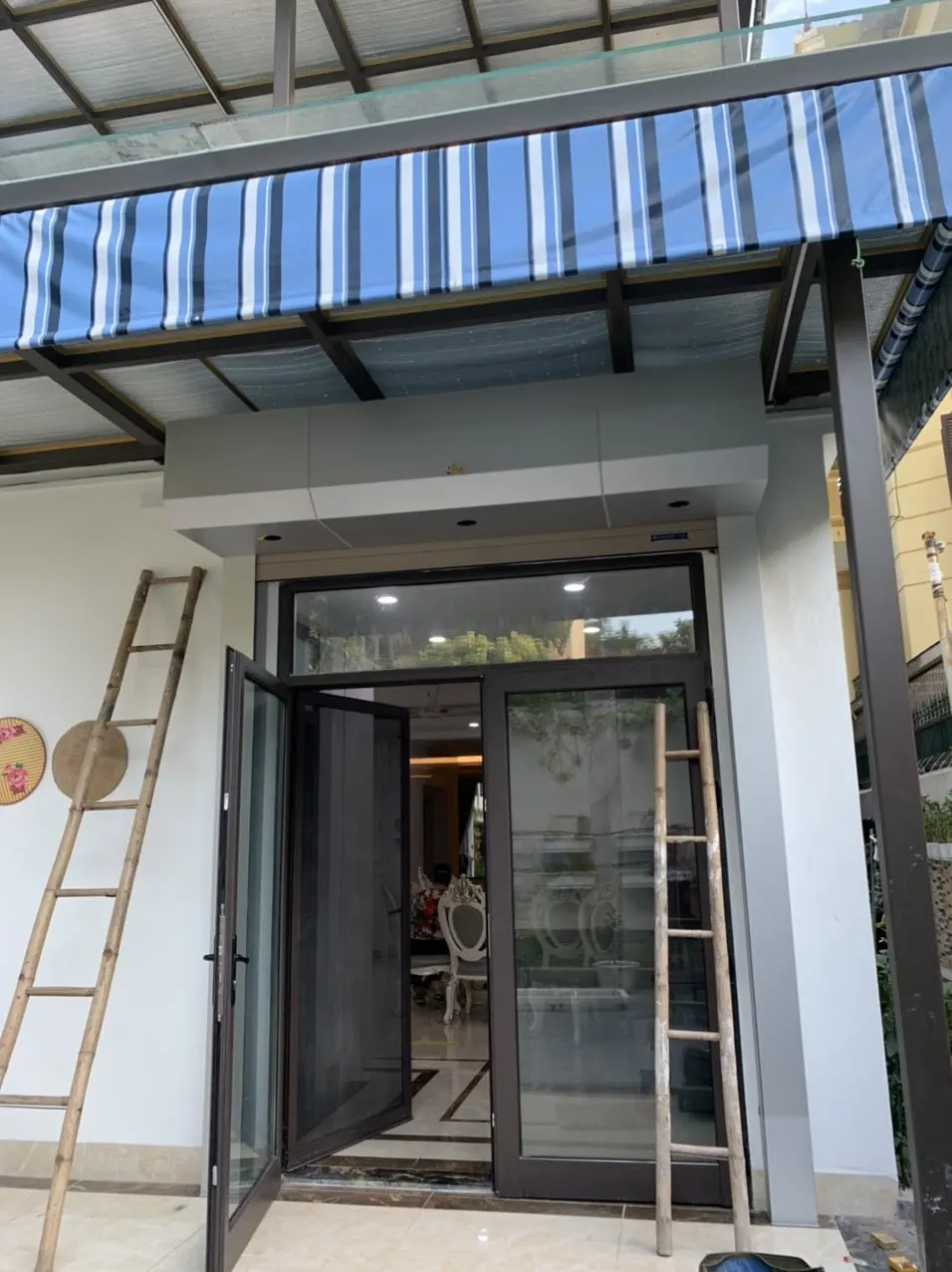 Cách lắp đặt hộp che kỹ thuật cửa cuốn
