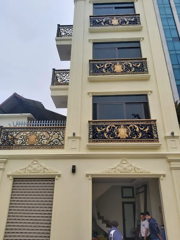 Tiến hành lắp đặt bộ cửa cuốn Austdoor C70 thứ 2