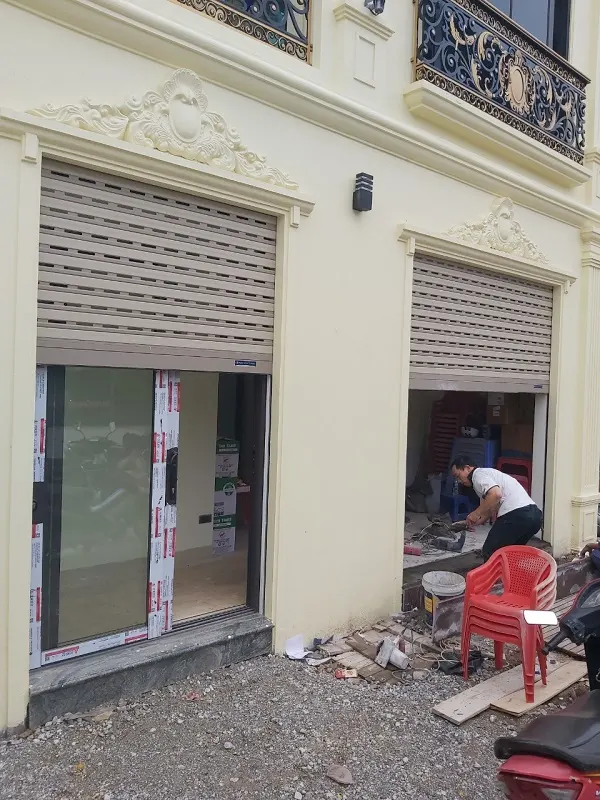 Tiến hành đóng mở thử 2 bộ cửa