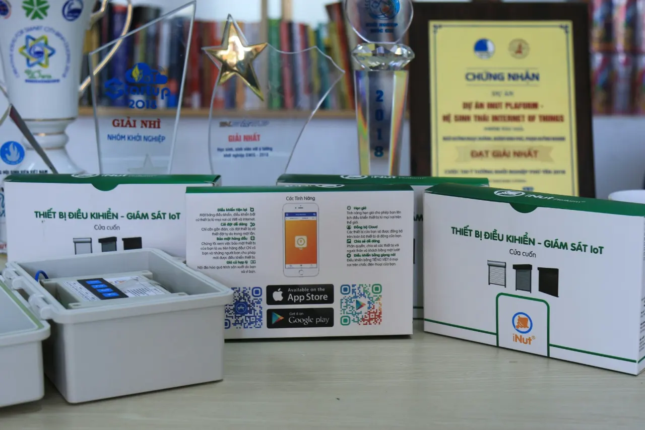 Bộ điều khiển cửa cuốn bằng điện thoại thông minh