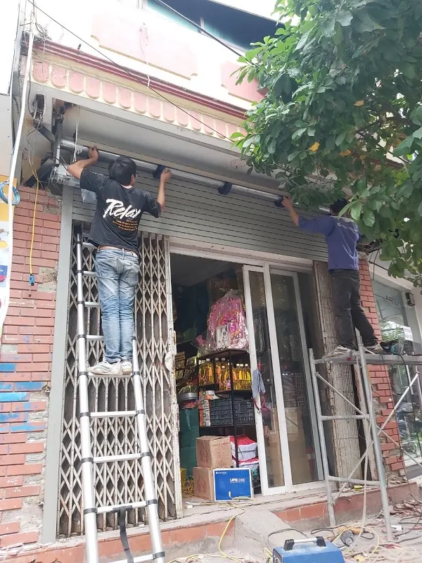 Công trình cửa gia đình chị Trang (1)