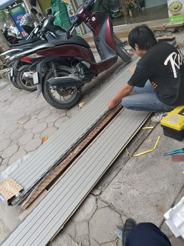 Công trình cửa gia đình chị Trang (1)