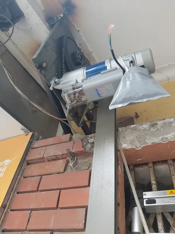 Công trình cửa gia đình chị Trang (1)
