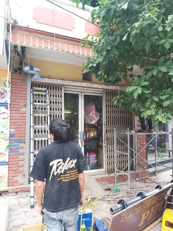 Cửa cuốn Austdoor lô cuốn lắp đặt bên ngoài