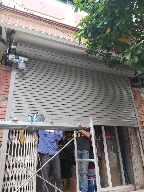 Công trình cửa gia đình chị Trang (1)