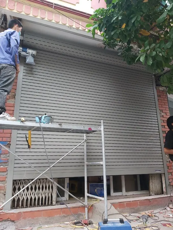 Công trình cửa gia đình chị Trang (1)