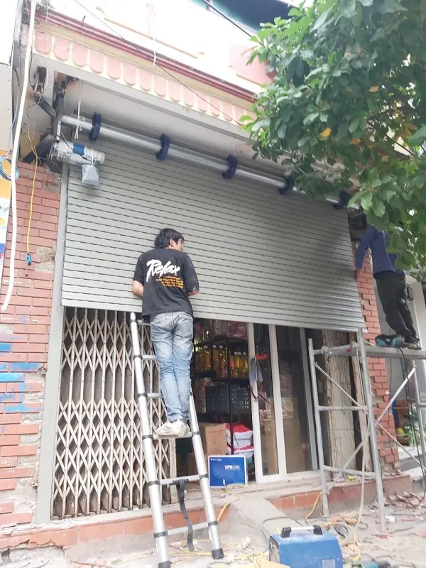 Công trình cửa gia đình chị Trang (1)