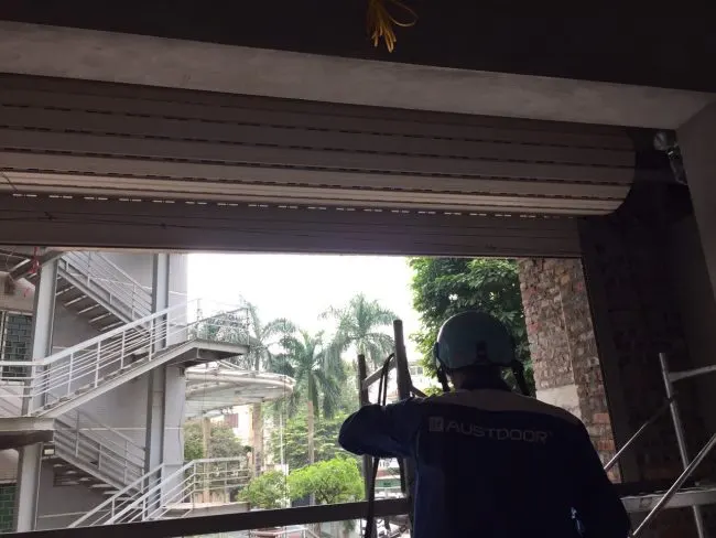 nan cửa cuốn Austdoor M71