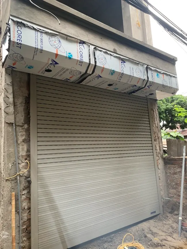 Công trình cửa siêu êm S52 chính hãng Austdoor lô cuốn lắp ngoài