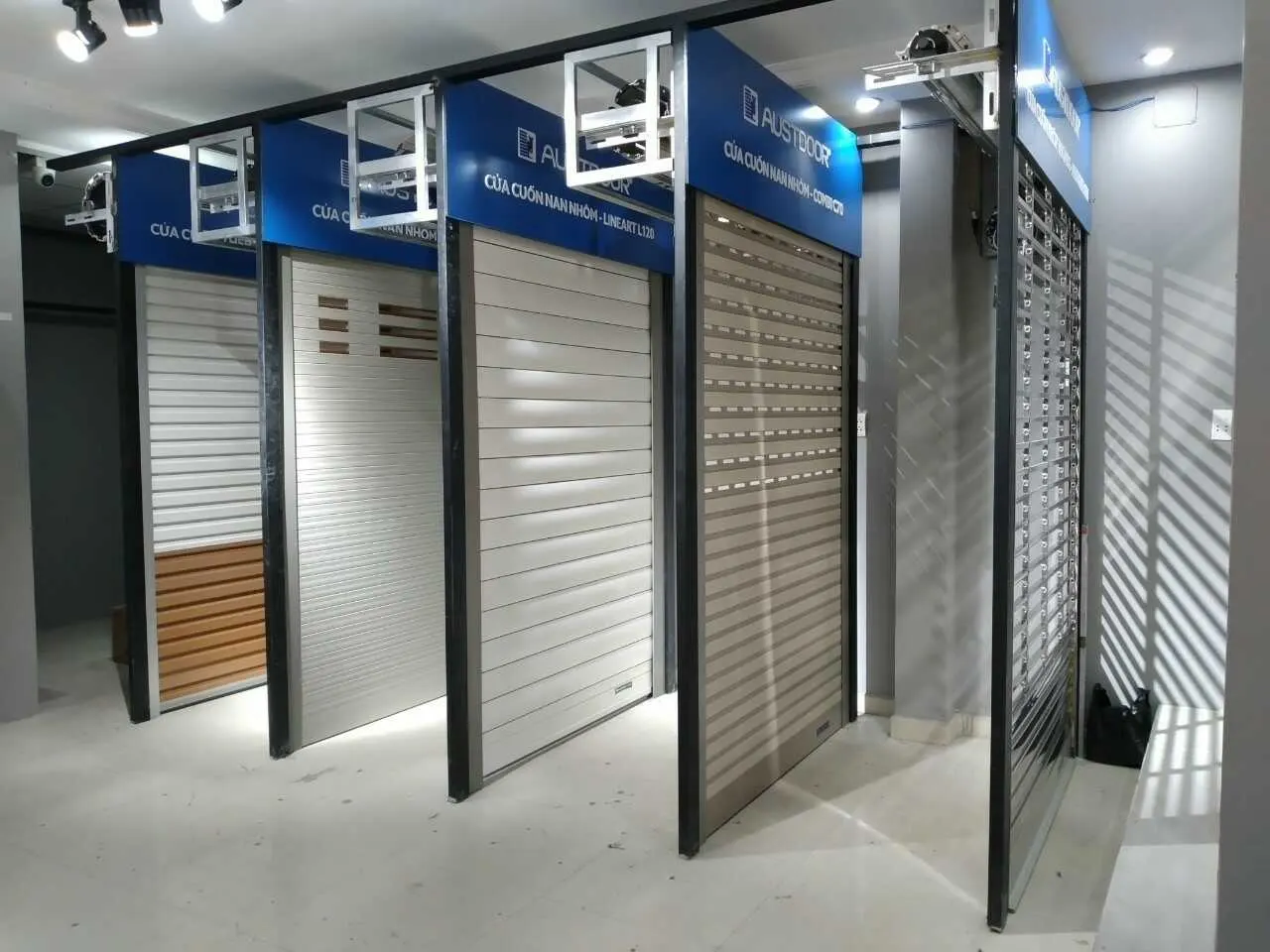 Cửa cuốn cũ Hà Nội
