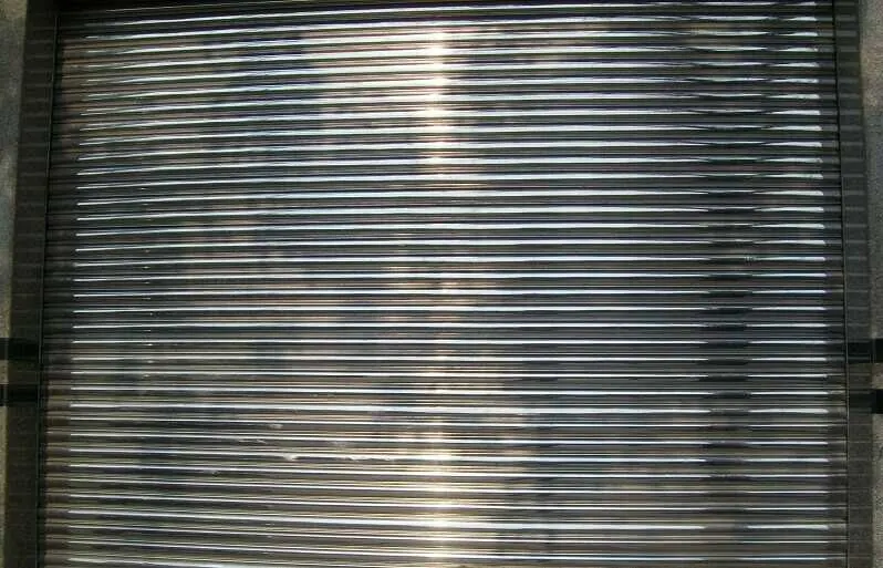 lắp đặt cửa cuốn inox