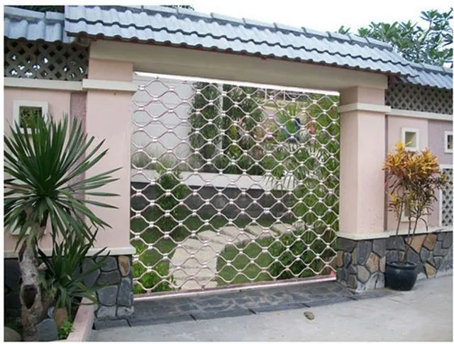 Cửa cuốn lưới mắt cáo