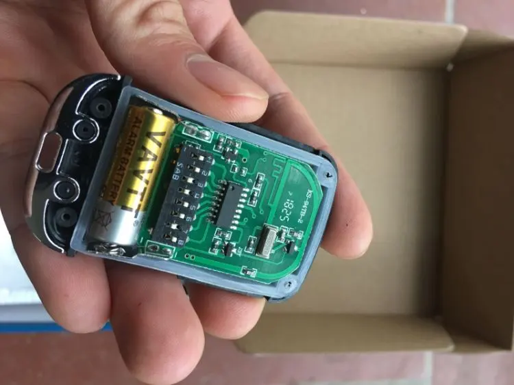 Mua pin điều khiển cửa cuốn ở đâu